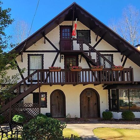 Lily Creek Lodge 달로네가 외부 사진